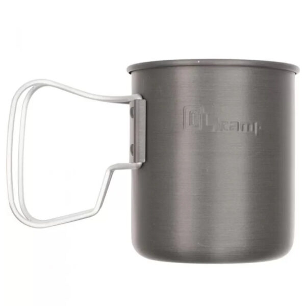 Space saver camping mug with foldable handle